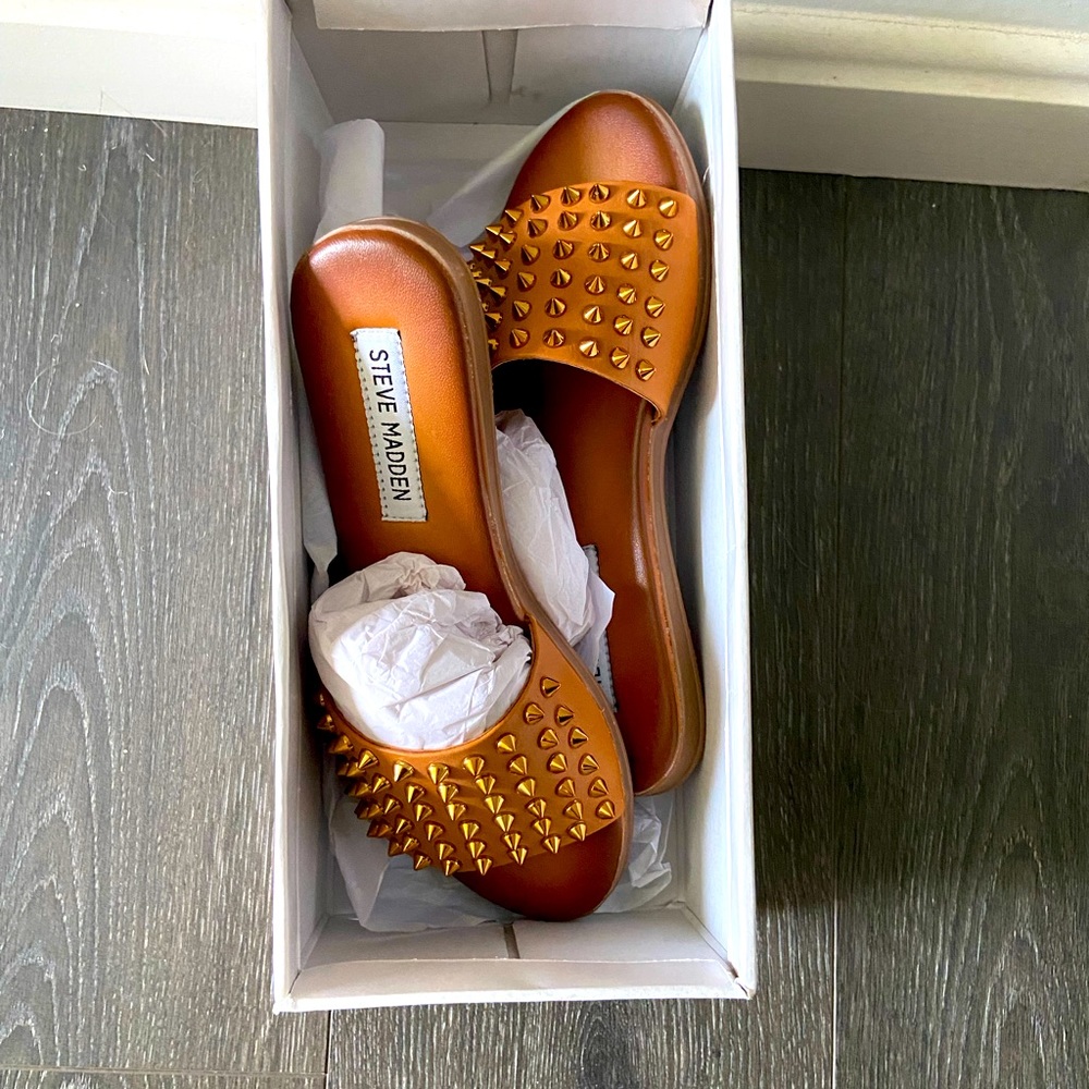 Steve Madden Farryn studded sandal size5.5